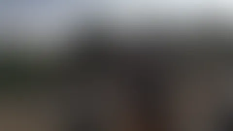 Bitte spritz in meinen Mund! Keine Ahnung wie ich in diese Gegend gekommen bin, aber es wurde immer einsamer und eine Bushaltestelle habe ich auch irgendwie nicht mehr gefunden. Aber in der Ferne hör