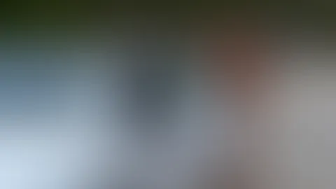 Unten Ohne im weißen Cabrio