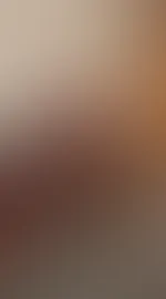 Du liegst vor mir, schläfst noch in aller Ruhe! Ich komme so über dich! Was machst du, wenn ich dich am Hals küsse und anknabbere? 😈💋