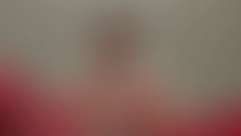 SB VIDEO!❤️ Ich trage einen roten Catsuit und meine roten Pleaser High Heels Stiefel ich sitze im Bett du siehst mich komplett (mit Gesicht) ich habe so bock bekommen und besorge es mir mit einem geil