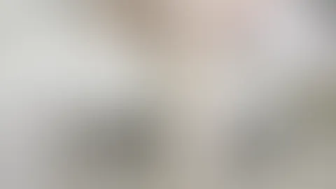 👀 Heimlich beobachtet … 👀  Ein kurzer, spannender Clip mit einem kleinen Hauch von Nervenkitzel. 😉🔥  Ich wünsche euch einen schönen Samstag! 💋  Wenn du Lust auf mehr hast oder eigene Wünsche teil
