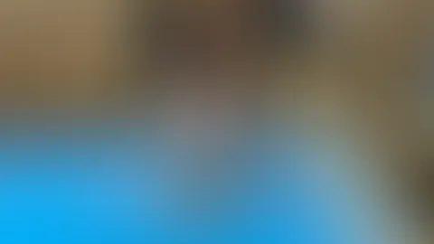 Warmes Wasser, Seide, die sanft über die Haut gleitet, und eine Stimmung, die einen dazu bringt, jemanden langsam in den Wahnsinn zu treiben 😏 Ich liebe solche Momente … wenn schon ein einziger Blick