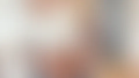 Mein sinnlicher Blick zu viel für dich? Oder achtest du auf meine schönen Beine?