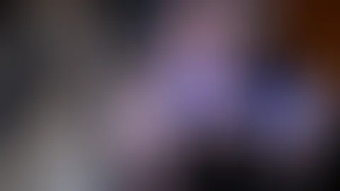 Gefesselt und von F**kmaschine benutzt