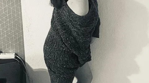 Unterm Kleid nackt