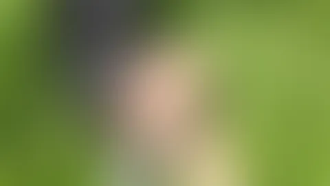 Uff, ich liege in diesem saftigen Gras⊠đżđ Es ist so warm, weich und kitzelig⊠Womit soll ich mich hier beschĂ€ftigen? đ