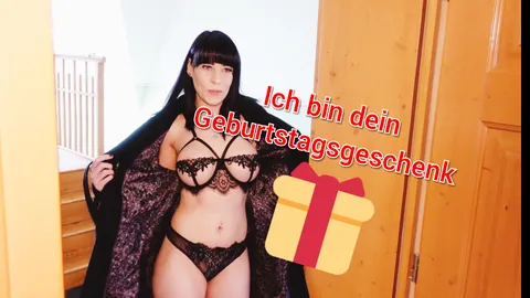 Ich bin dein Geburtstagsgeschenk Du darfst mich F**ken