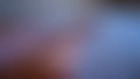 Süßes Mädchen reitet den fetten S*****z!