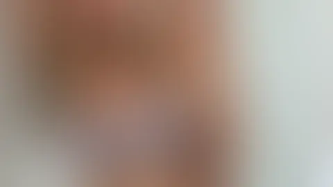 Ein schönes Dessous und du kannst meine Nippel genießen. Hast du denn auch was durchsichiges?