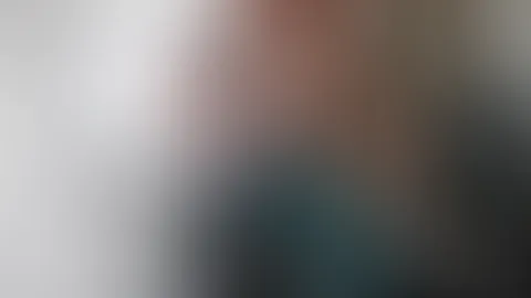Was ist das bitte für ein dreister Spanner? Beobachtet mich durchs Fenster und glotzt mir dabei voll auf den A***h!? Ich rufe mir den jungen Bubi einfach mal rein, um ihn mir genauer anzusehen.. ob de