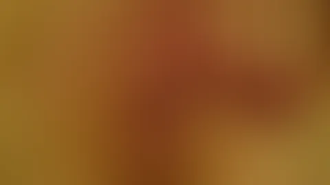 Möchtest du mal einen "tiefen Einblick" haben? Bitteschön. Schau wie schön feucht sie ist... 🥵