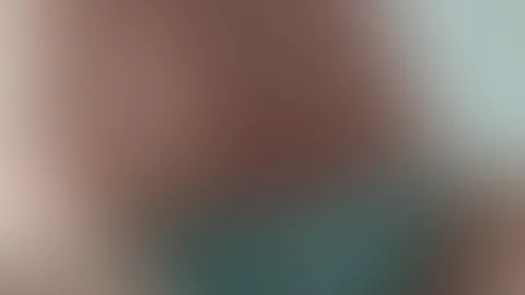 Ich bin so geil, mein Gott. Komm und f**k mich. Nimm mich, wie du willst, ich halte still, ja? Wie ein braves Mädchen. 😈 Von hinten auf allen Vieren, oder ich setze mich auf dich und reite dich, ode