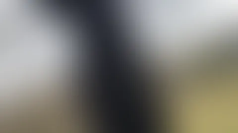 Ich war heute im Stall am abäppeln und da musste ich so dringend p**sen, da mache ich doch gern ein Video für dich! Na leckst du die Tropfen von meinen Stiefeln ! 💦🐴