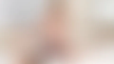 Wie wäre es wenn ich mich so im Spagat auf deinen Ständer setze? 🤭🫶🏻 hast du sowas schon mal ausprobiert? 🙈