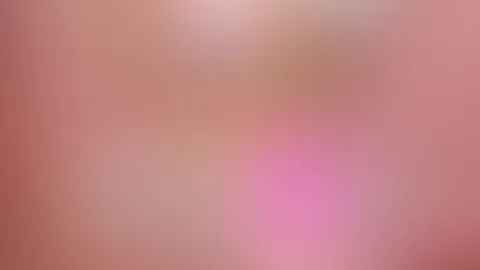 Hüllenlos in 10 Schritten 👀Hast du dich jemals gefragt, was passiert, wenn ich ganz alleine im Zimmer bin? In diesem exklusiven Set nehme ich dich mit auf eine ganz private Reise. Mit jedem Foto wird