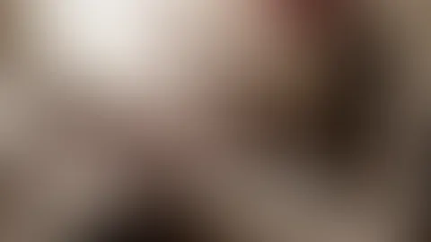 Ich liebe den Kontrast zwischen rauem Verfall und sinnlicher Fotografie. Genau diese Mischung macht es für mich zu etwas Besonderem. Wenn dir dieser Stil gefällt, warten hinter dem Abo die unzensierte