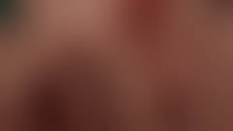 Mona macht es sich geil selbst