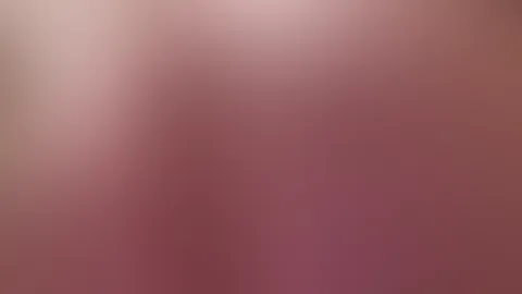 Heute hab ich mal ganz was anderes für euch, hier sieht man mich mit schwänzchen Analplug, ohne Höschen und nen P***yblitzer gibt es auch 🤫😝