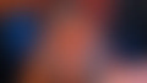 Blaues versaute sweety spielt mit P***y