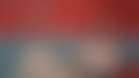 Ich lag mit gespreitzen Schenkeln auf meinem Bett. Bekleidet in einem Spitzendessous-Kleid, welches durch meine Beine hochgerutsch ist und alles entblößt, da ich kein Höschen trug - upsi 🤭 Und um dir