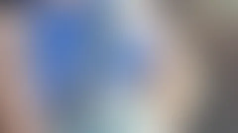 Ich masturbiere am Steuer während der Fahrt.