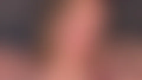 Ich fand die Hasen Ohren richtig süß 😋 Aber der Fokus liegt darin, mir zuzusehen wie ich langsam für dich meinen BH ausziehe und mit ein wenig gleitgel meine gepiercten Titten Knete 💦