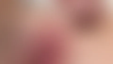 Und wie mich meine P***y verraten hat. Da war den ganzen Tag dieses feuchte Gefühl zwischen meinen Beinen - leckst du mich bitte sauber? 🤠
