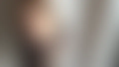 Manchmal reicht ein Blick… und deine Fantasie macht den Rest 😏 Dieses Outfit schmiegt sich so eng an mich… fast so, als wäre es nur für dich gemacht 💕 Ich steh hier und frag mich… würdest du mich ei