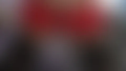 Ein Hauch von Nichts... nur ein klein wenig höher der Rock! So nah die M****i und doch so fern <3