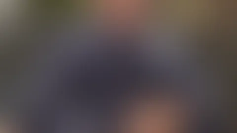 Ich wollte nach dem duschen einfach noch kurz entspannen draussen, aber dann überkam mich die Lust und ich wollte es mir besorgen😮‍💨🤫 Nackt unter dem Bademantel verwöhne ich mich.  Willst du mir da