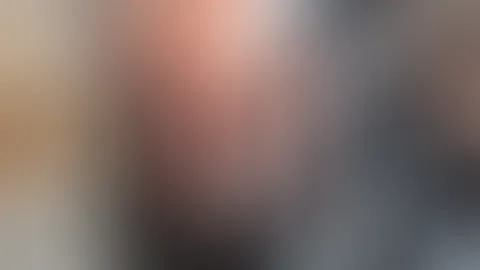 Ein Hauch Leder, ein Blick, der mehr sagt als Worte - und das stille Versprechen, dass der Abend noch lange nicht vorbei sein muss. 😋