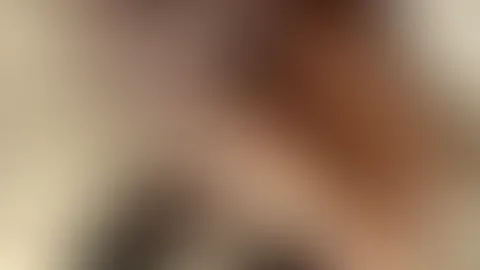 Schieb deinen harten S*****z zwischen meine feuchten Schenkel