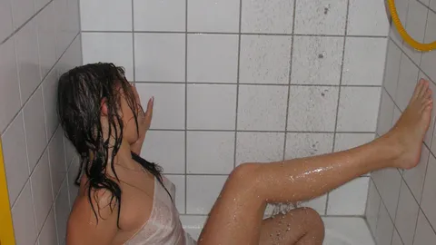 Teenie in der Dusche