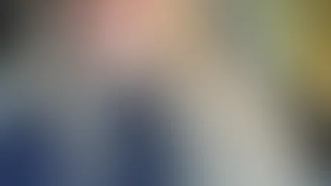 Tagsüber ganz brav unterwegs… Sonnenbrille auf, Blick unschuldig. Aber glaub mir… wenn ich später nach Hause komme, lege ich mehr ab als nur die Brille. 😏 Willst du wissen, was unter dem „braven“ Loo