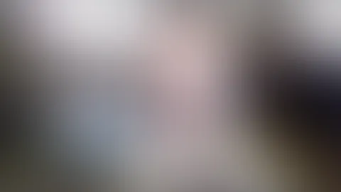 Geil Posend pinkelnd beim Ausmisten