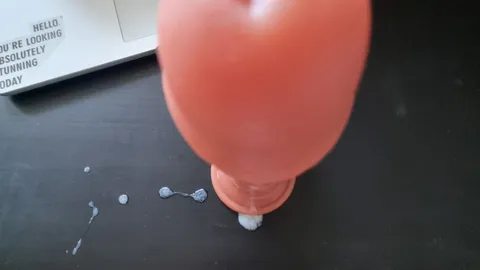 Meine feuchte tropfende p***y nach Dildoritt