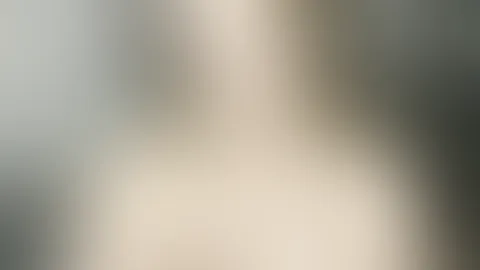 Feuchter Tittenf**k mit Dildo