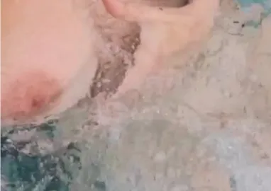 Geil im Whirlpool eines Ferienhauses