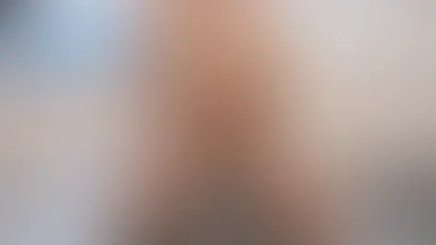 P***ycreme sammeln mit Glasflasche