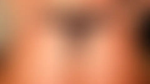 Ich spüre deine Blicke auf mir, heiß und verlangend. Ein prickelndes Gefühl zieht durch meinen Korper, wahrend ich mich langsam bewege, mich dir präsentiere - gerade so viel, dass deine Fantasie den R