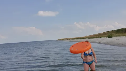 Video 9:01. Frisbee with me