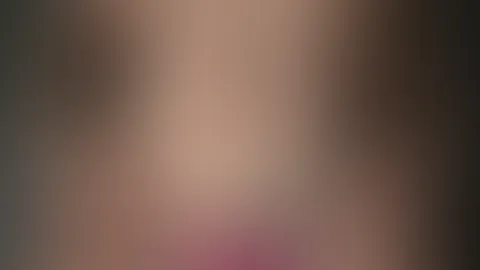 Im String auf dem Bett, elegant bedeckt, lange rote Haare und eine verführischer Ausstrahlung. 🔥❤️ Wenn es dir gefällt was du siehst, dann lass doch ein ❤️ da. 😘