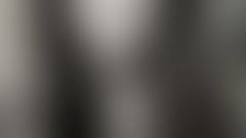 Ich will jetzt versaut sein… 😈💦Mir ist so heiß drinnen, Körper bettelt nach Berührung: F****r gleiten schon über meine nasse F***e, Nippel steif, Gedanken nur daran, dich hierher zu zerren und dich