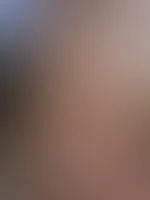 Oben ohne am Küchentisch 🥵