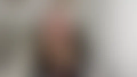 Das erste mal vor der Kamera mit Dildo gespieltđ