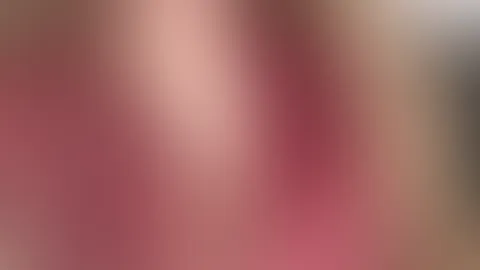 ich bin noch lange nicht fertig mit dir. Die Sonne steht hoch, aber ich bringe die Hitze heute ganz alleine mit… ☀️💋 Willst du sehen, wie ich mich bewege, wenn ich weiß, dass du zuschaust? Bleib dran