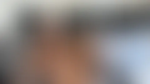 Spritz mir auf die Titten 🤤