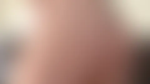 9 Uhr Kosmetiktermin… aber schaffst du es, mich völlig verrückt zu machen? 😏 Wer’s hinkriegt, bekommt ’ne Überraschung. 😉🥵