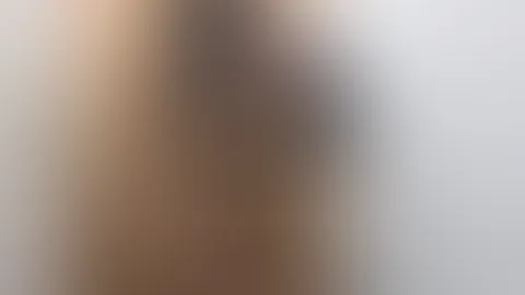 Psst 🤫 ich sehe was, was du nicht siehst 🤭. Was war das gestern bitte für ein Live Jungs 🥵, meine P***y vibriert immer noch 💦. Ob ich mich überhaupt auf die Arbeit konzentrieren kann 😇?