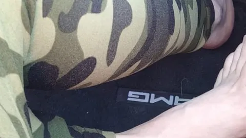 Fußfetisch? Meine schlanken Füße 🦶🏻 mit hohen Bogen sind nackt im Auto 🚗 + Bonusbilder mit Gesicht